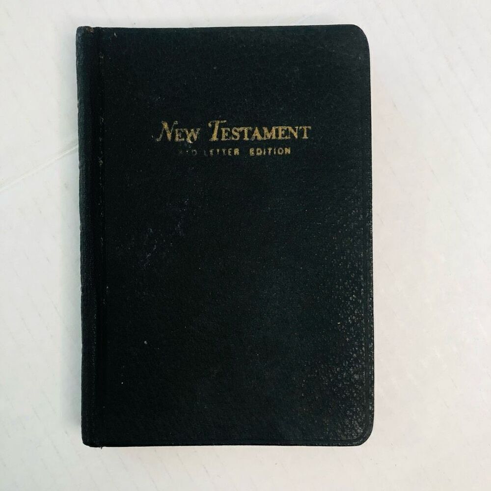 the New Testament‎ of our lord and savior Jesus Christ red letter edition 6x4"